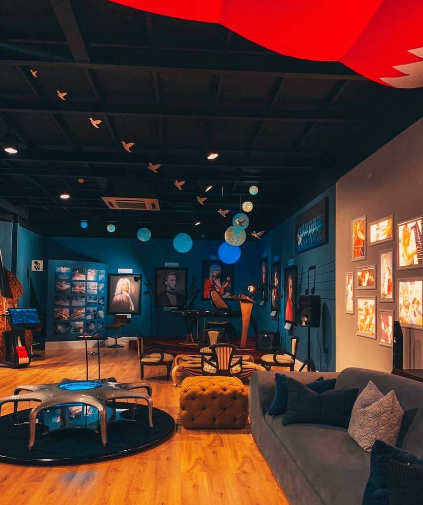 5 Places in Bahrain Where Art Meets Coffee moonlight gallery cafe